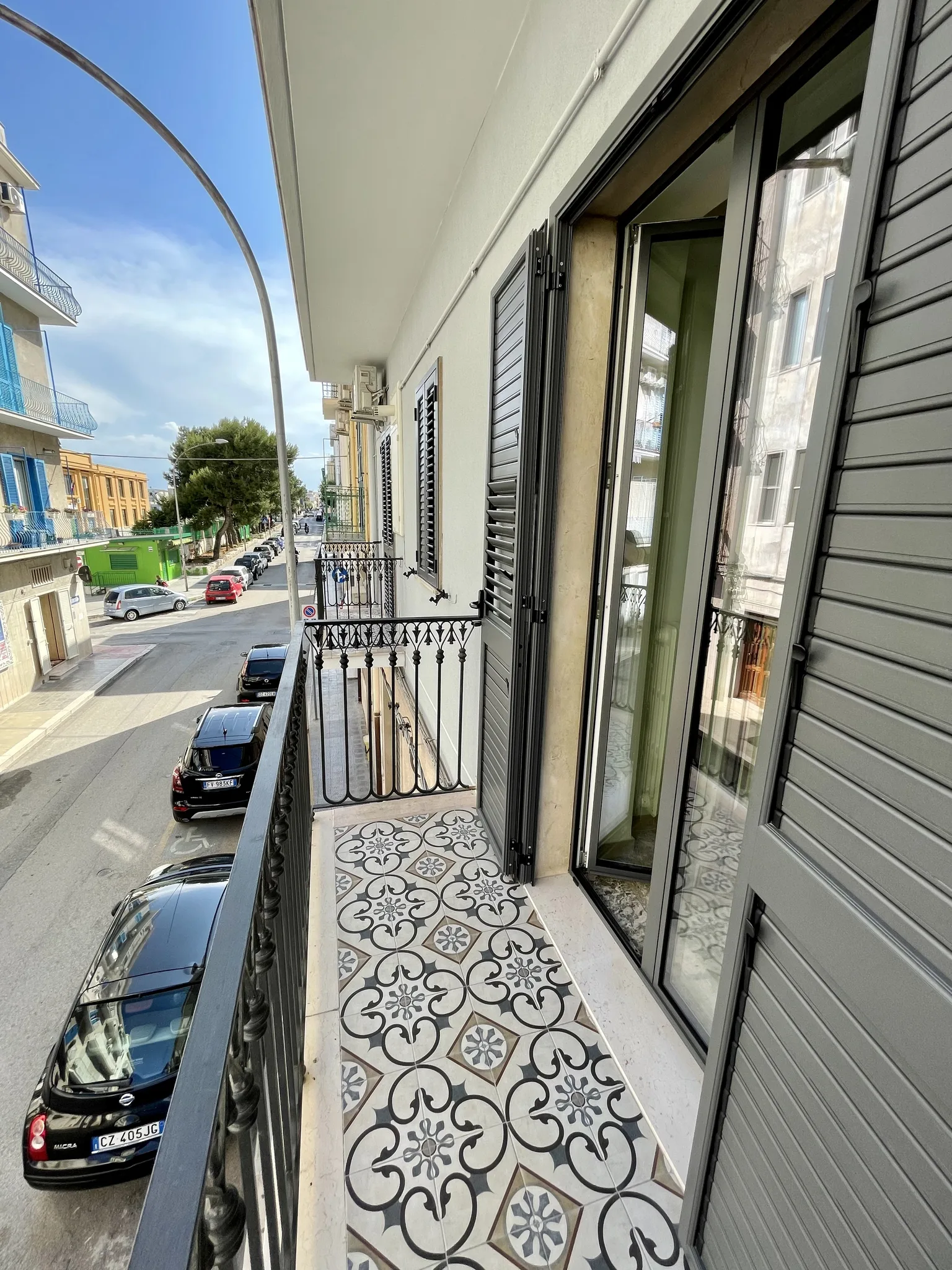 Balcone con vista sulla via